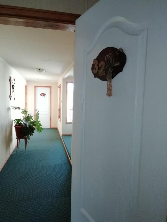 Hostal Los Pinos Пуерто-Наталес Екстер'єр фото