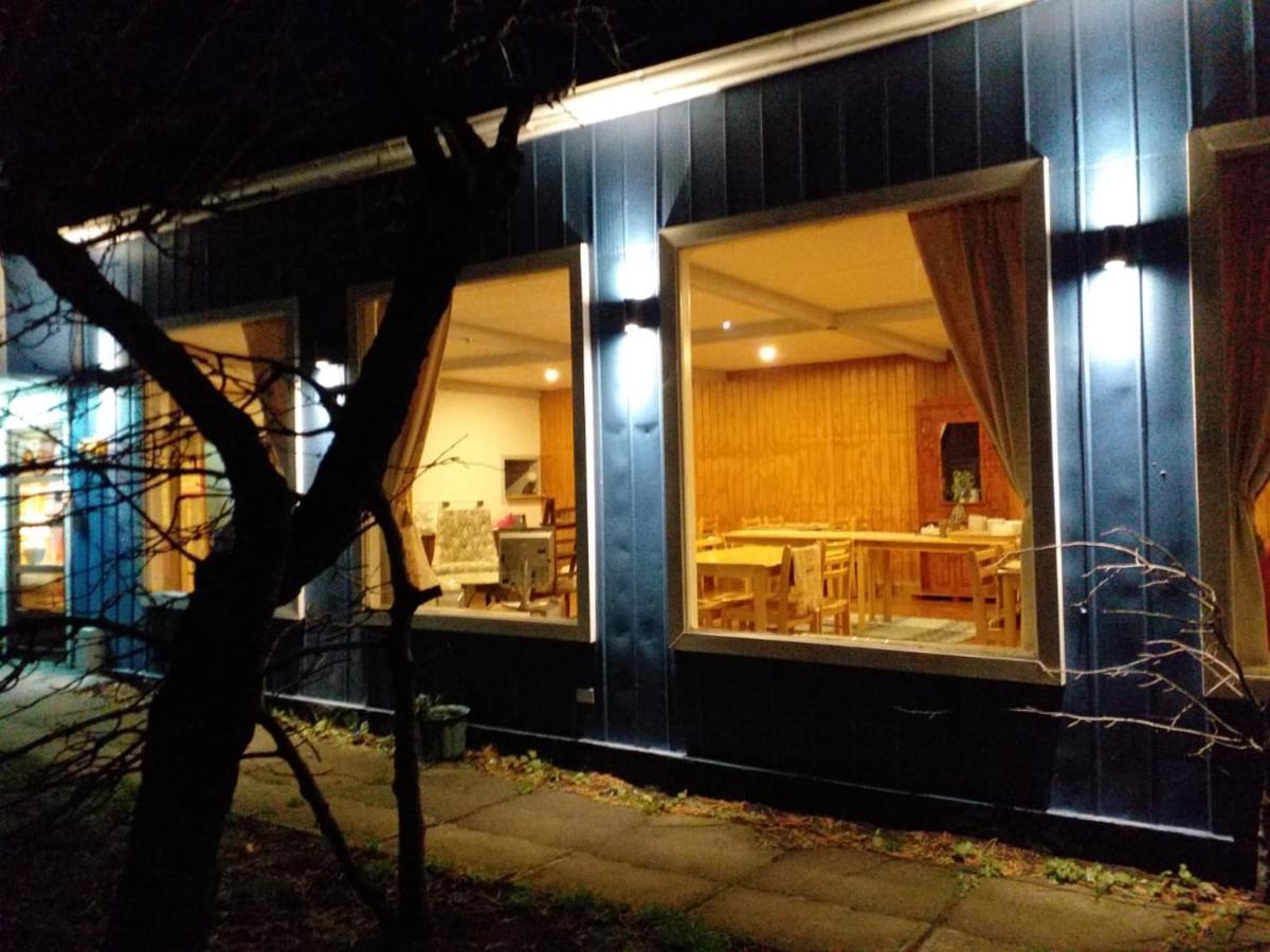 Hostal Los Pinos Пуерто-Наталес Екстер'єр фото
