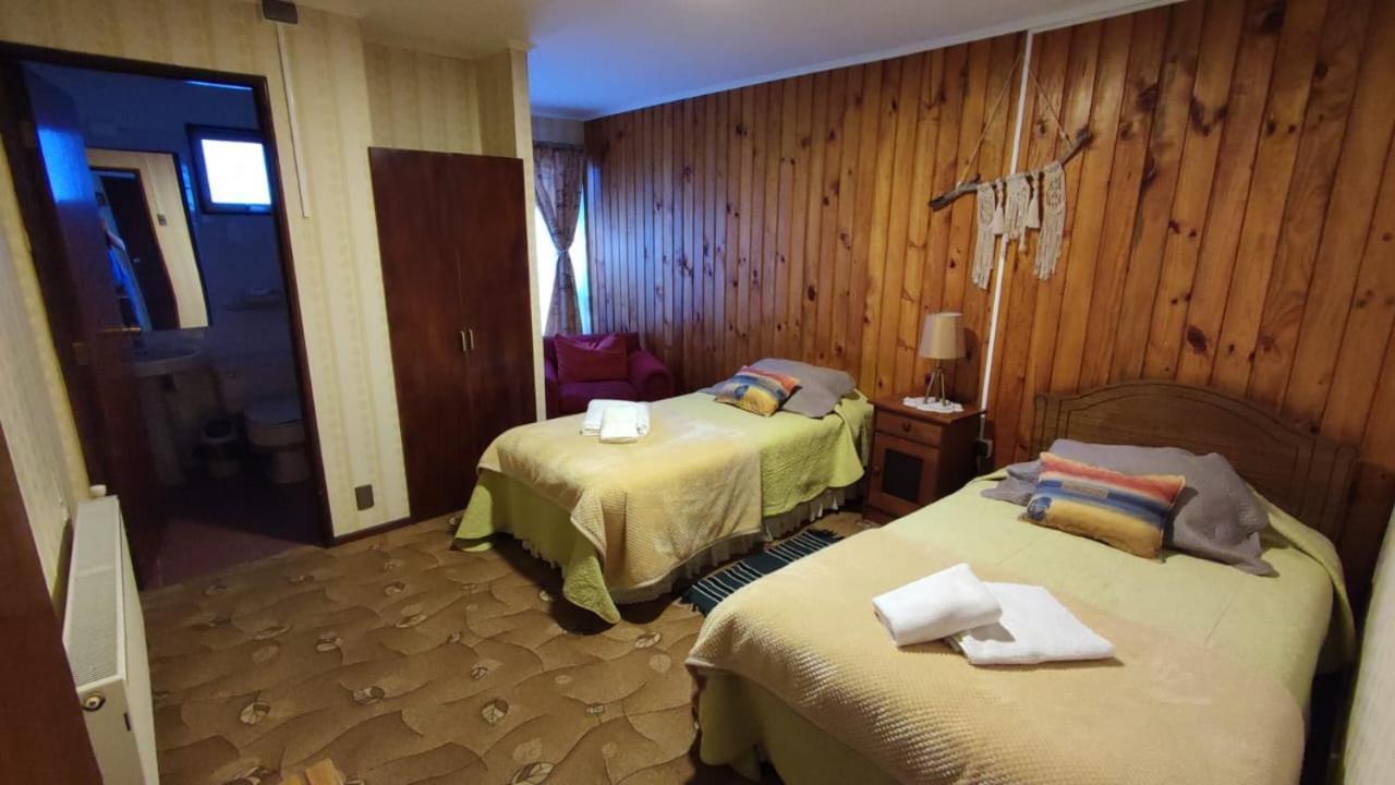Hostal Los Pinos Пуерто-Наталес Екстер'єр фото