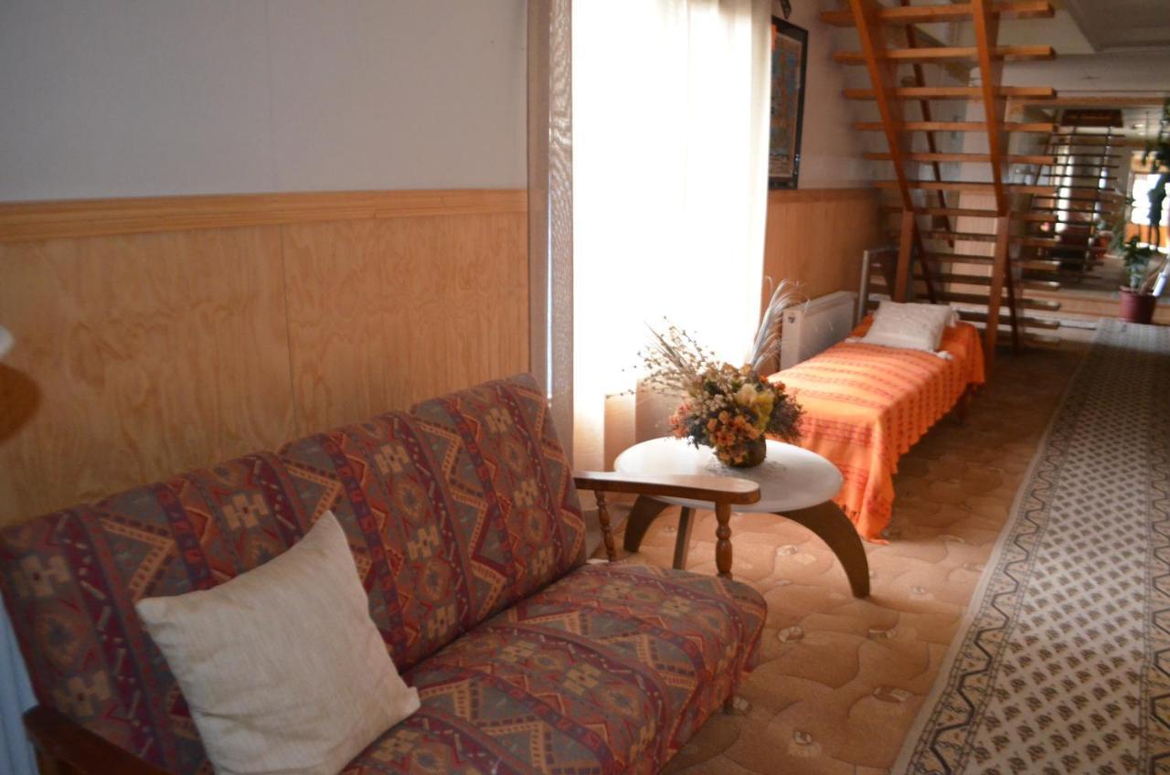 Hostal Los Pinos Пуерто-Наталес Екстер'єр фото