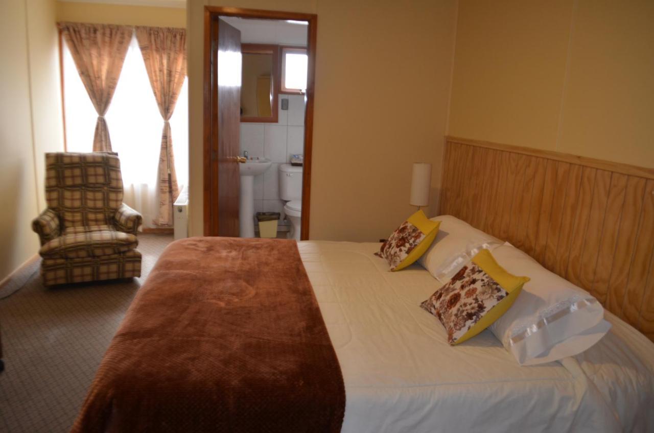 Hostal Los Pinos Пуерто-Наталес Екстер'єр фото
