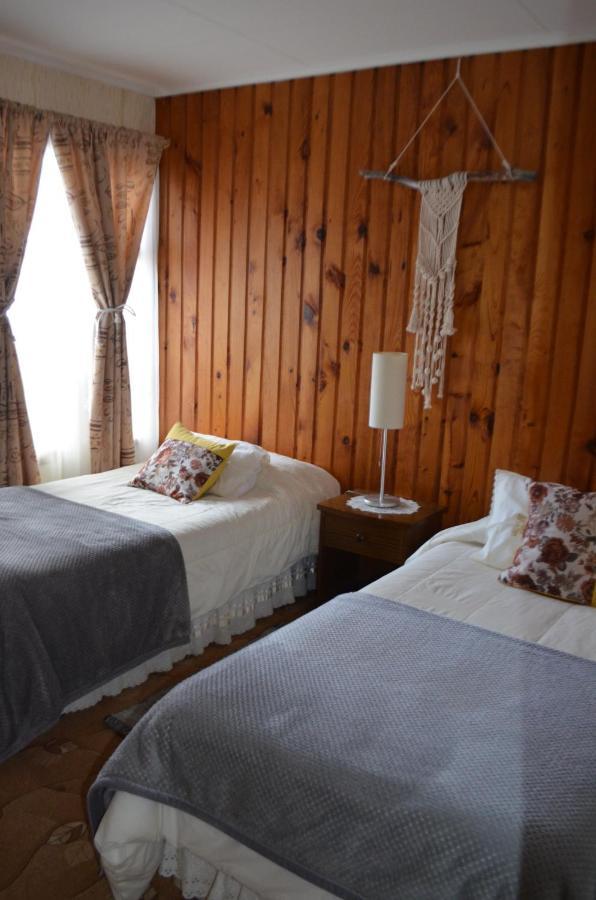 Hostal Los Pinos Пуерто-Наталес Екстер'єр фото