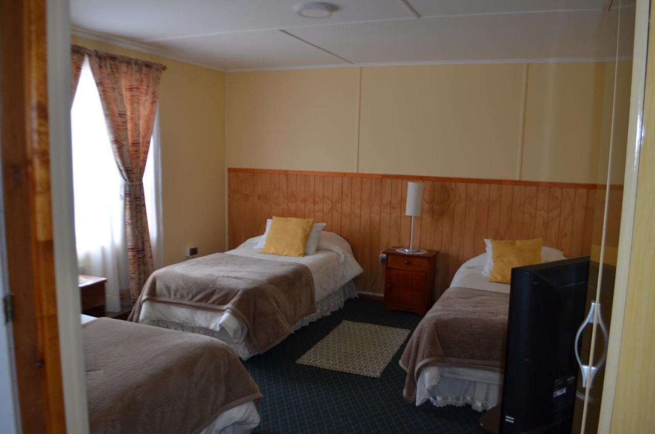 Hostal Los Pinos Пуерто-Наталес Екстер'єр фото