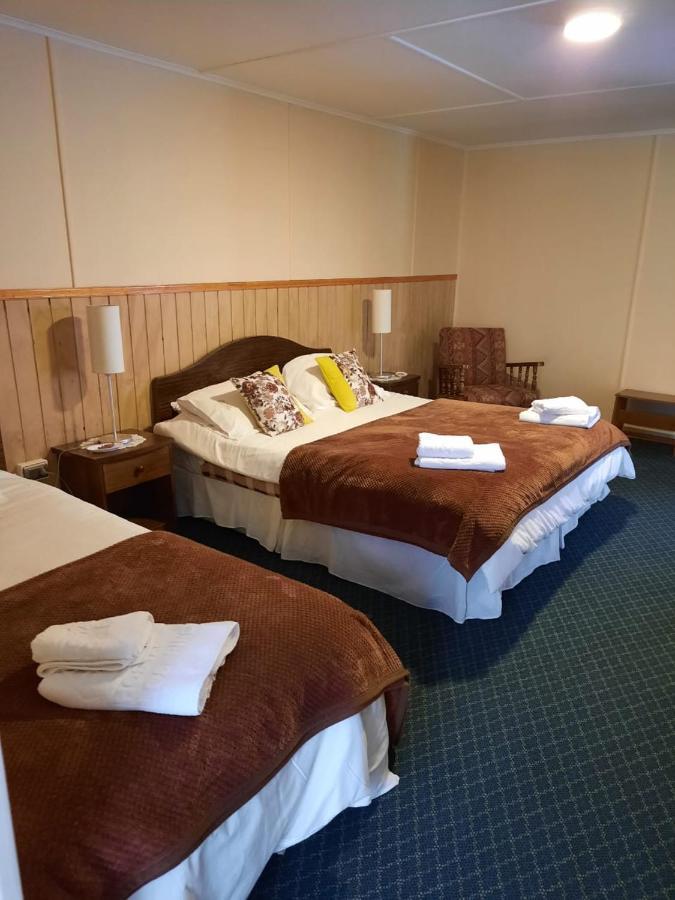 Hostal Los Pinos Пуерто-Наталес Екстер'єр фото