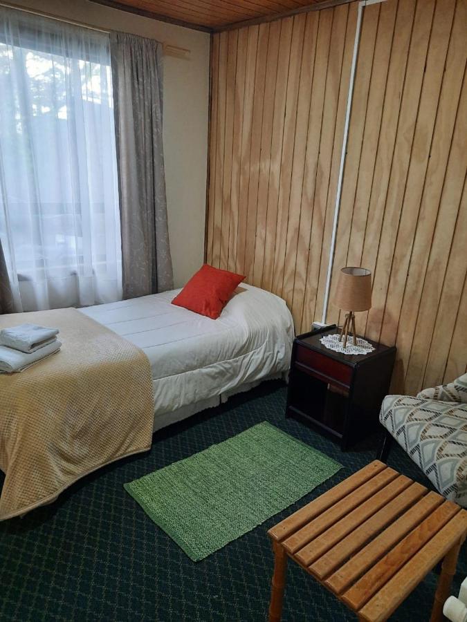 Hostal Los Pinos Пуерто-Наталес Екстер'єр фото