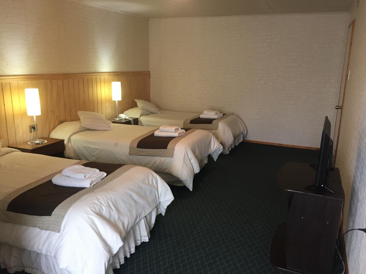 Hostal Los Pinos Пуерто-Наталес Екстер'єр фото