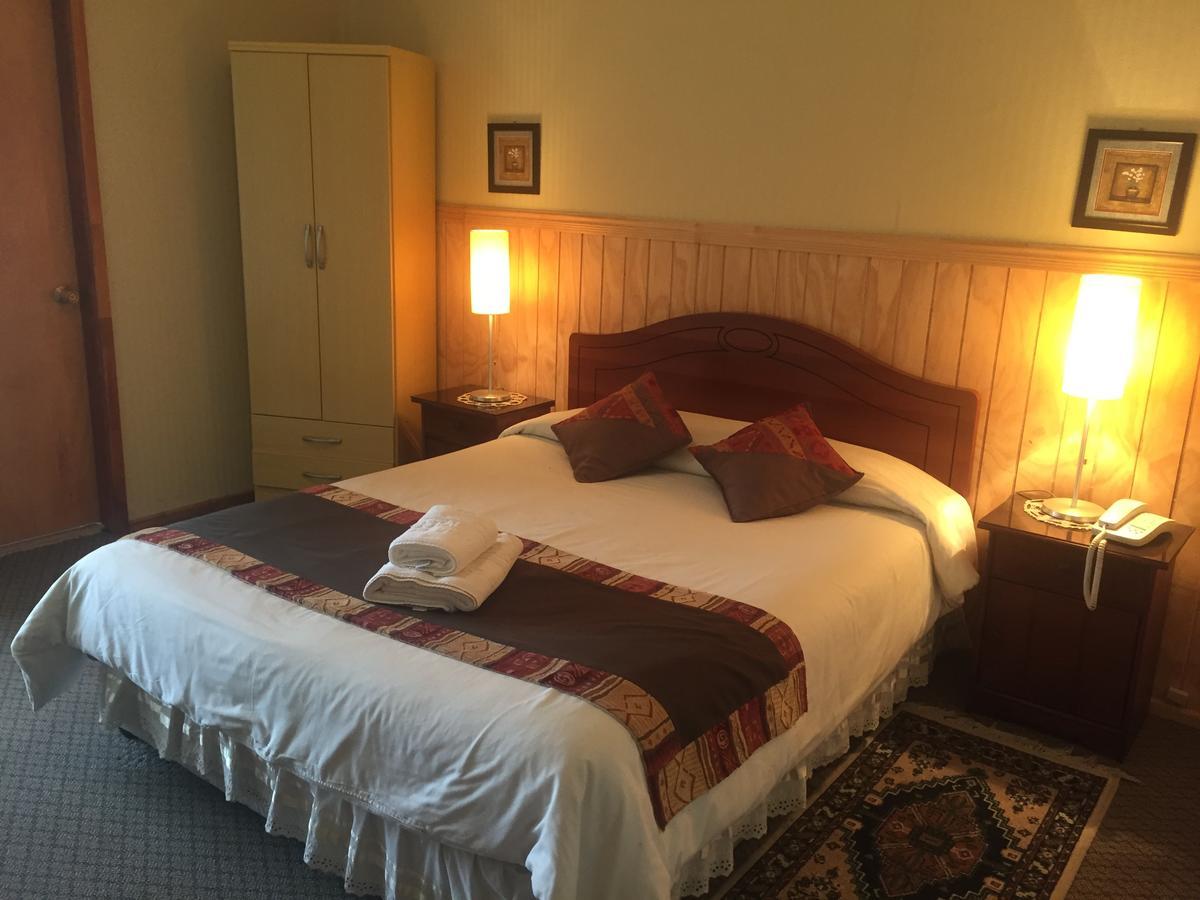 Hostal Los Pinos Пуерто-Наталес Екстер'єр фото