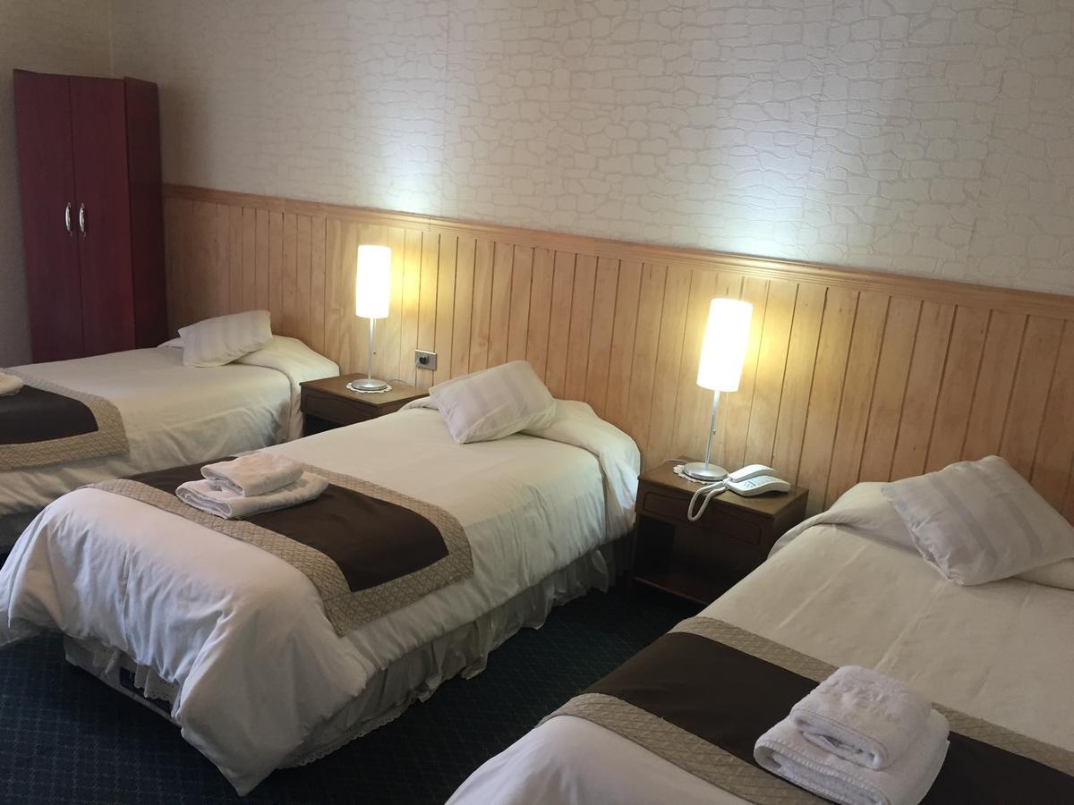 Hostal Los Pinos Пуерто-Наталес Екстер'єр фото