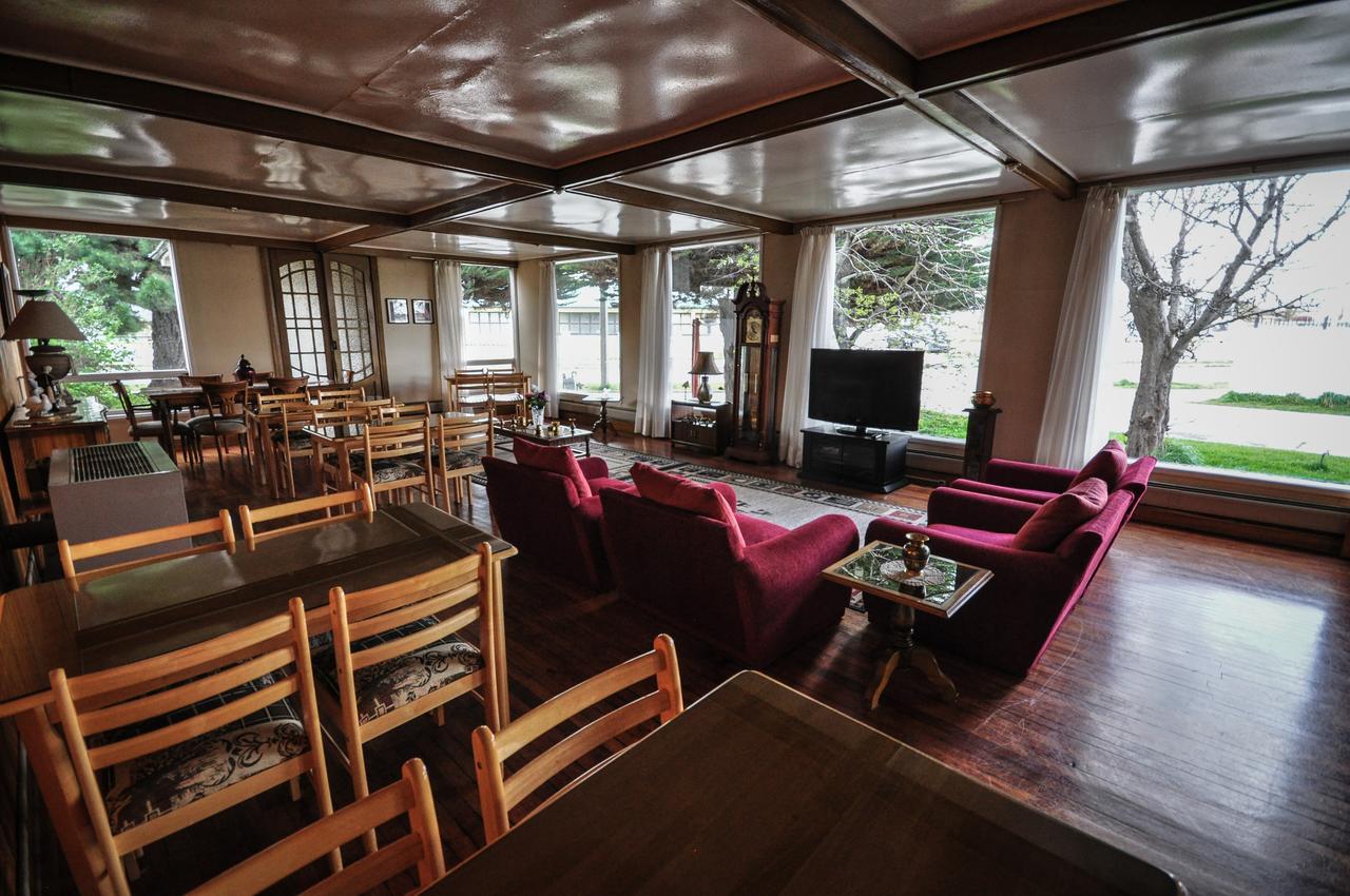 Hostal Los Pinos Пуерто-Наталес Екстер'єр фото