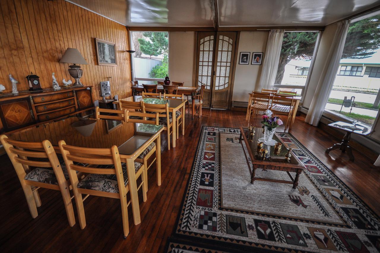 Hostal Los Pinos Пуерто-Наталес Екстер'єр фото