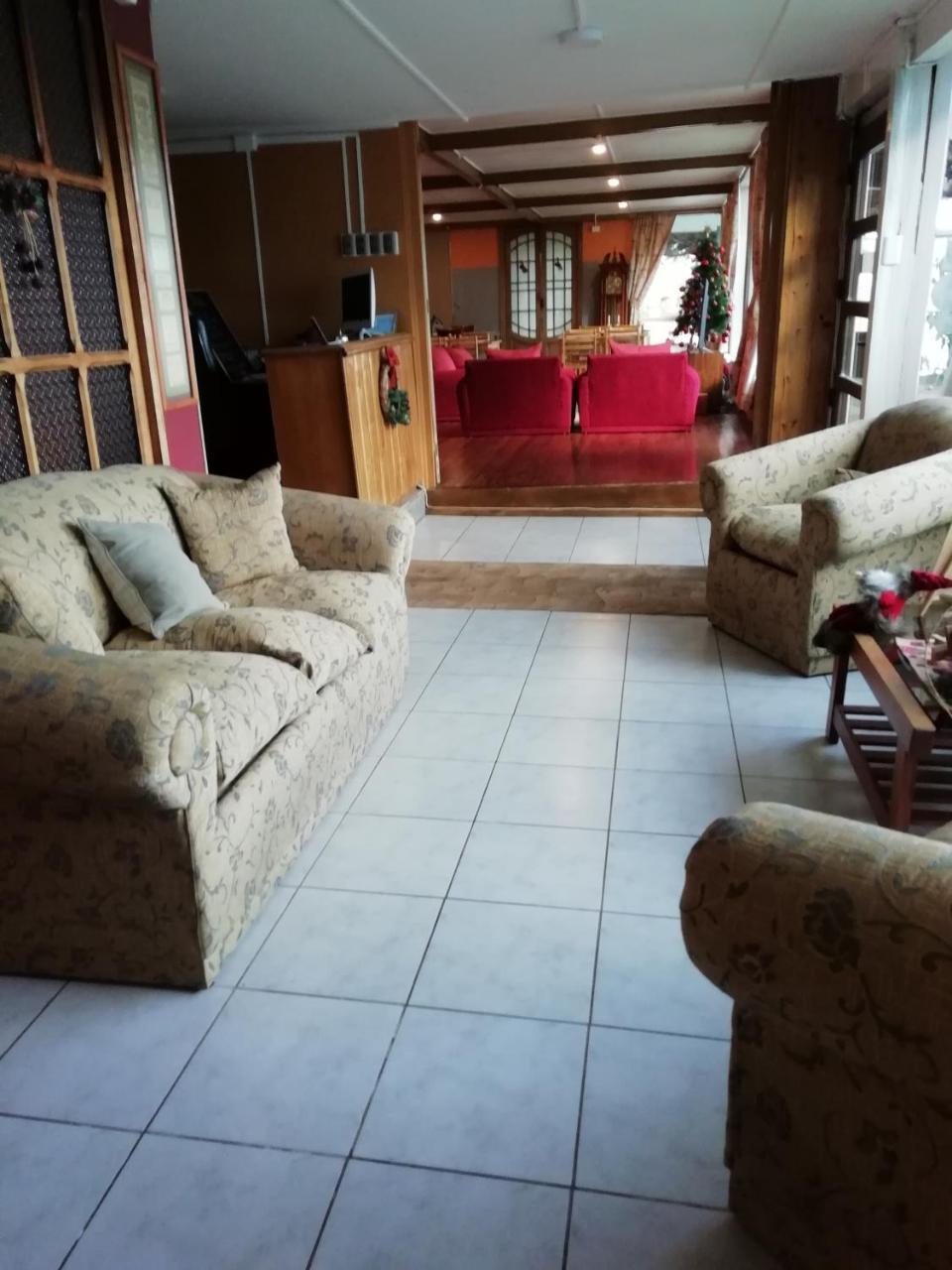 Hostal Los Pinos Пуерто-Наталес Екстер'єр фото