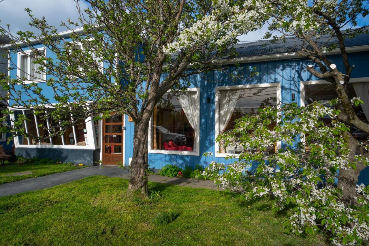 Hostal Los Pinos Пуерто-Наталес Екстер'єр фото